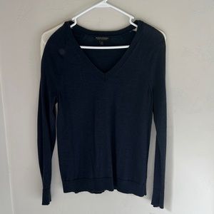 Banana Republic Navy Blue Light Weight V-Neck w/Off-White Stripe Down Arm